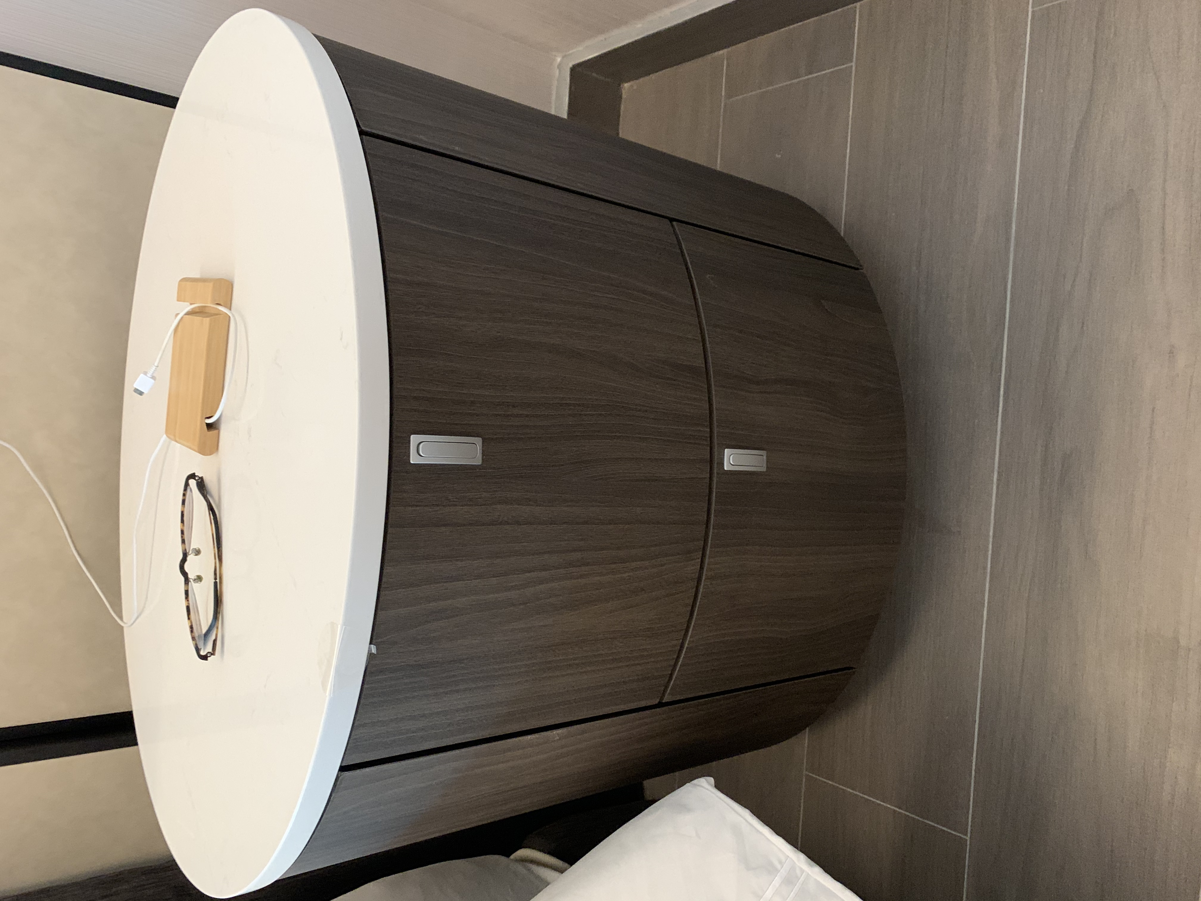 Round Bedside Table (450-500mm Dia)