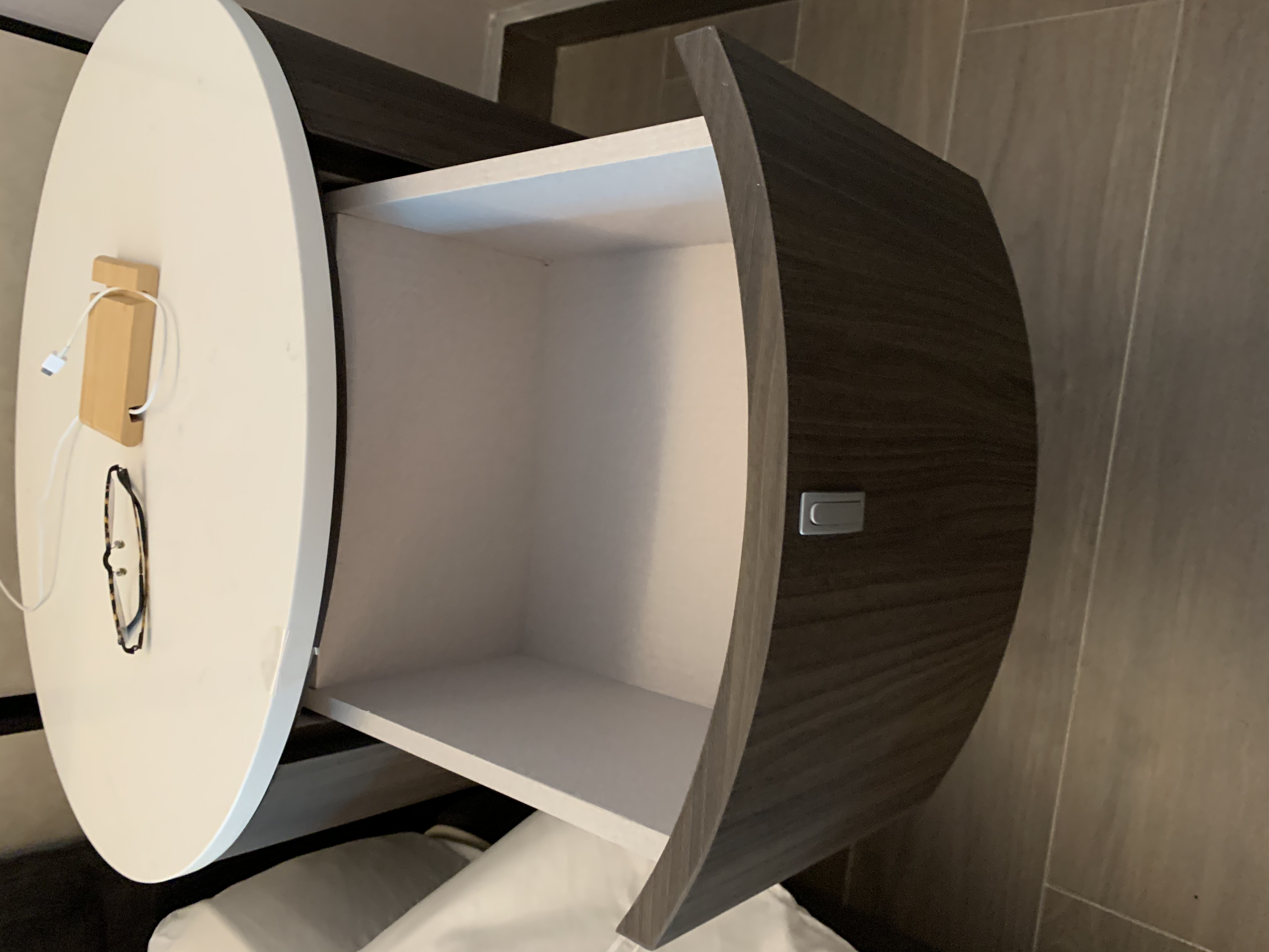 Round Bedside Table (450-500mm Dia)